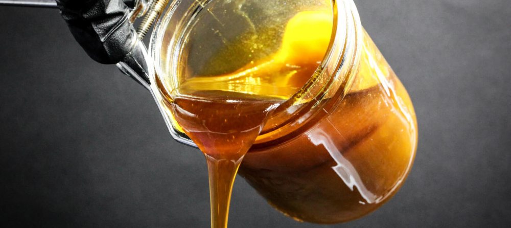 Visual of THC oil consistency and CBD oil thickness