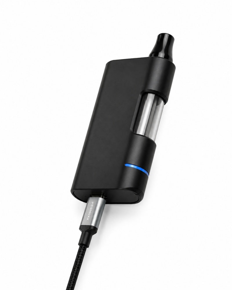 D086 disposable vape hardware connected to Type-C charging cable with LED indicator